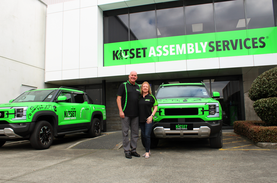 mark&leslie Mark & Leslie from Florida, standing infront of a green truck.